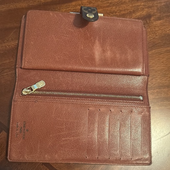 Preowned Authentic LV wallet - Picture 8 of 17